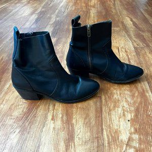 REPORT Black Low-Heeled Leather Ankle Boots - Size Women's 7.5
